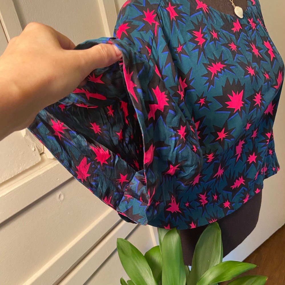 “Kate Spade Saturday” Open Sleeve Top - Picture 3 of 5